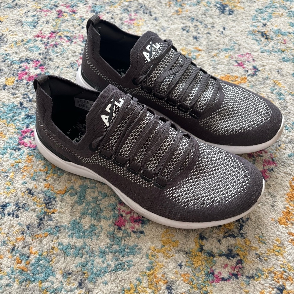 APL men's TechLoom Breeze Anthracite Grey White Running Sneaker size 9.5